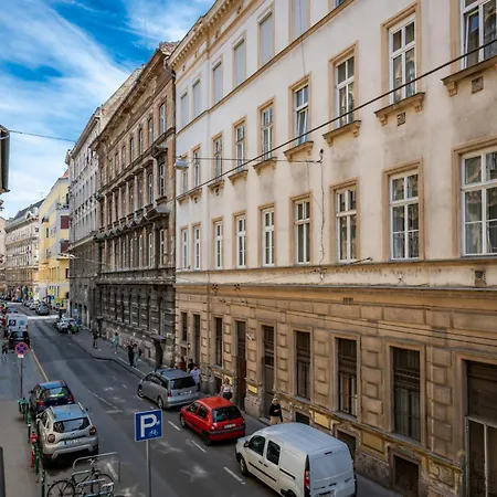 Synagogue Kira Budapest